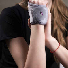 TYNOR J-03  WRIST BRACE WITH THUMB (NEOPRENE)